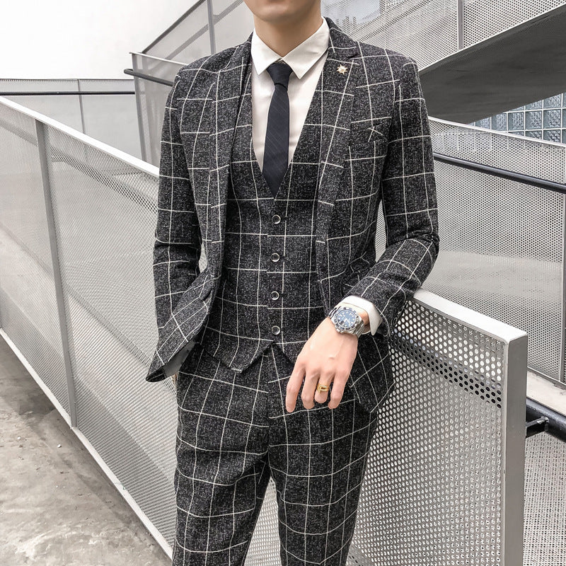 Costume trois pièces à carreaux coupe ajustée pour homme