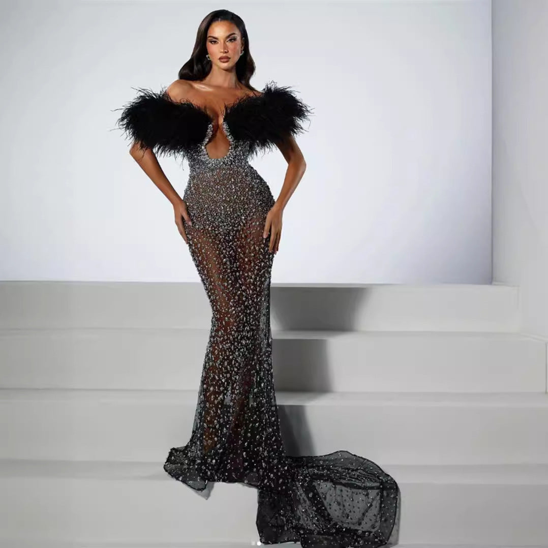 Robe Tube Col V Pailletée Luxe Plumes Strass Noire Taille Haute