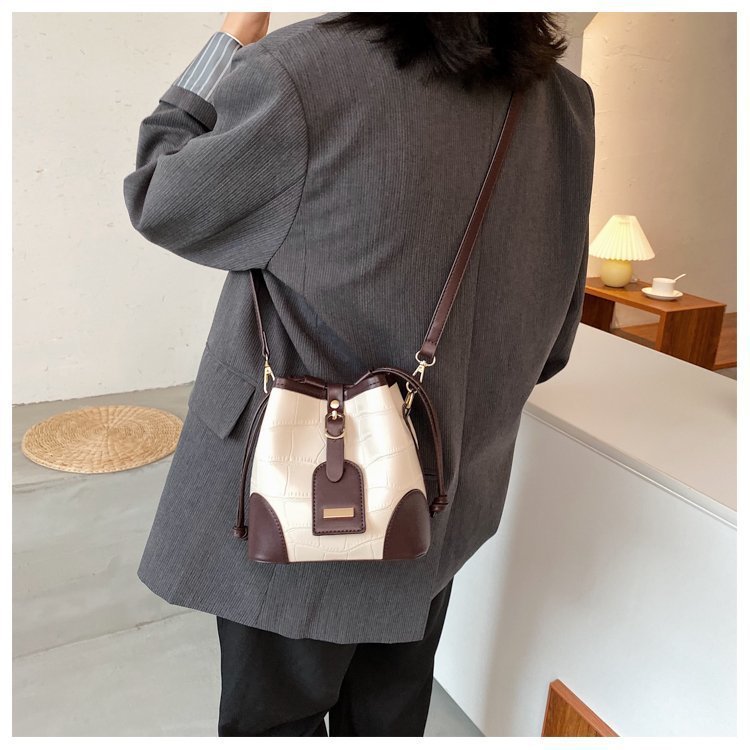 One-Shoulder Crocodile Pattern Bucket Bag Withdrawable Handbag
