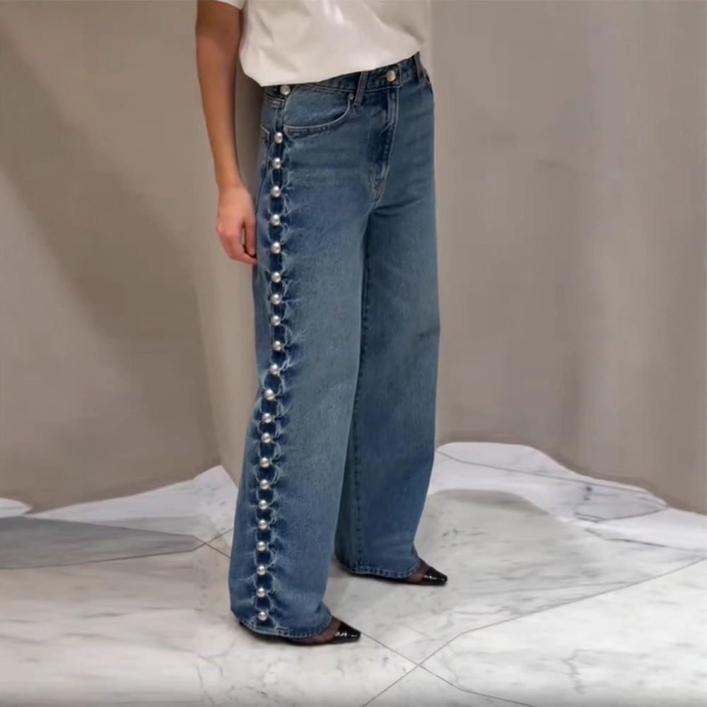 Jeans en jean bleu foncé rétro pour femme avec détails décoratifs de perles rondes sur les côtés