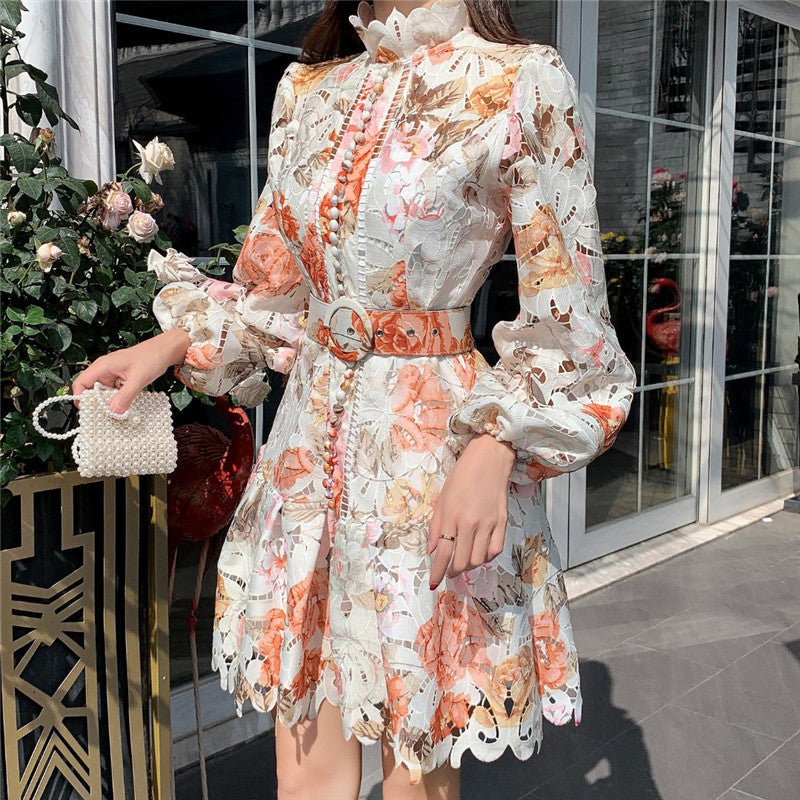 Robe à col montant ajouré à fleurs colorées