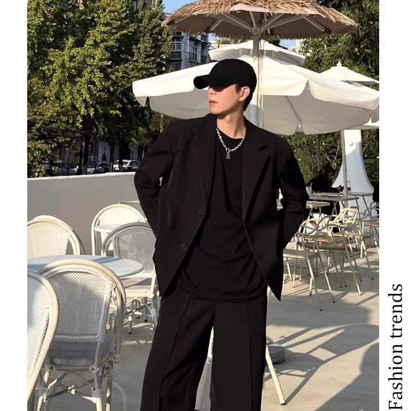 جاكيت بدلة رجالي كاجوال مناسب لفصلي الربيع والخريف، مزود بأكتاف مبطنة بتصميم عصري.