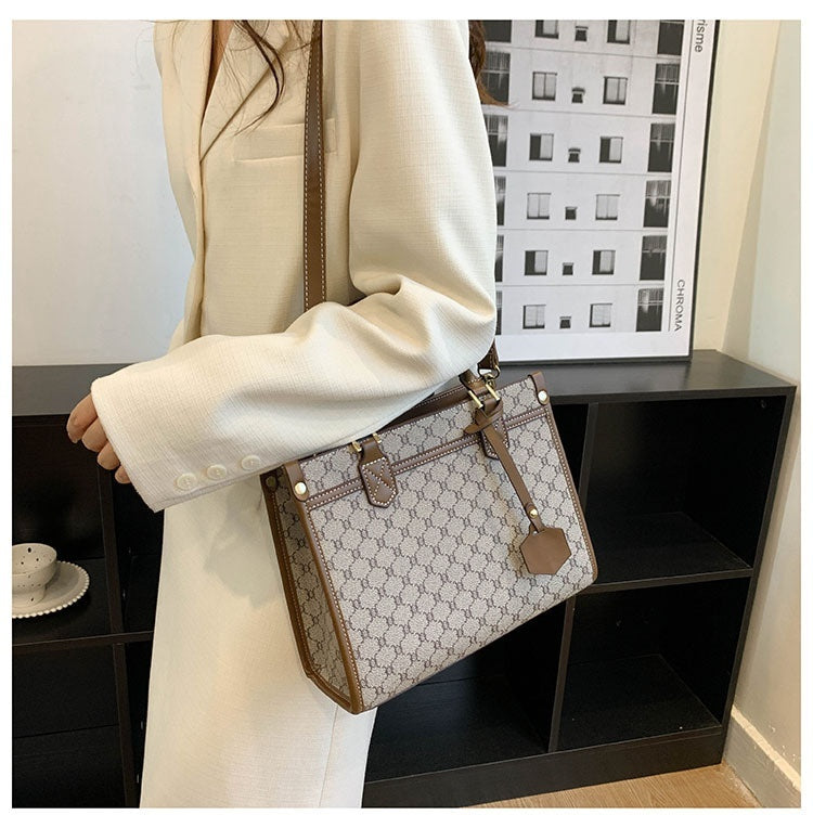Fashion Chain Shoulder Bag with Large Capacity