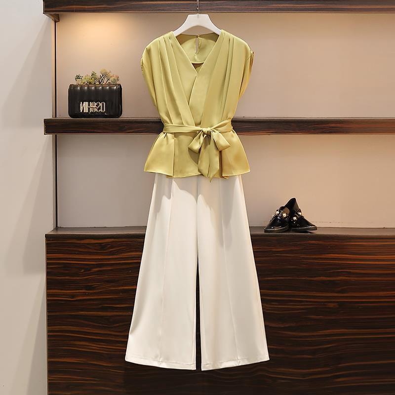 Feminine Sleeveless V-Neck Top with High Waist Pants Suit