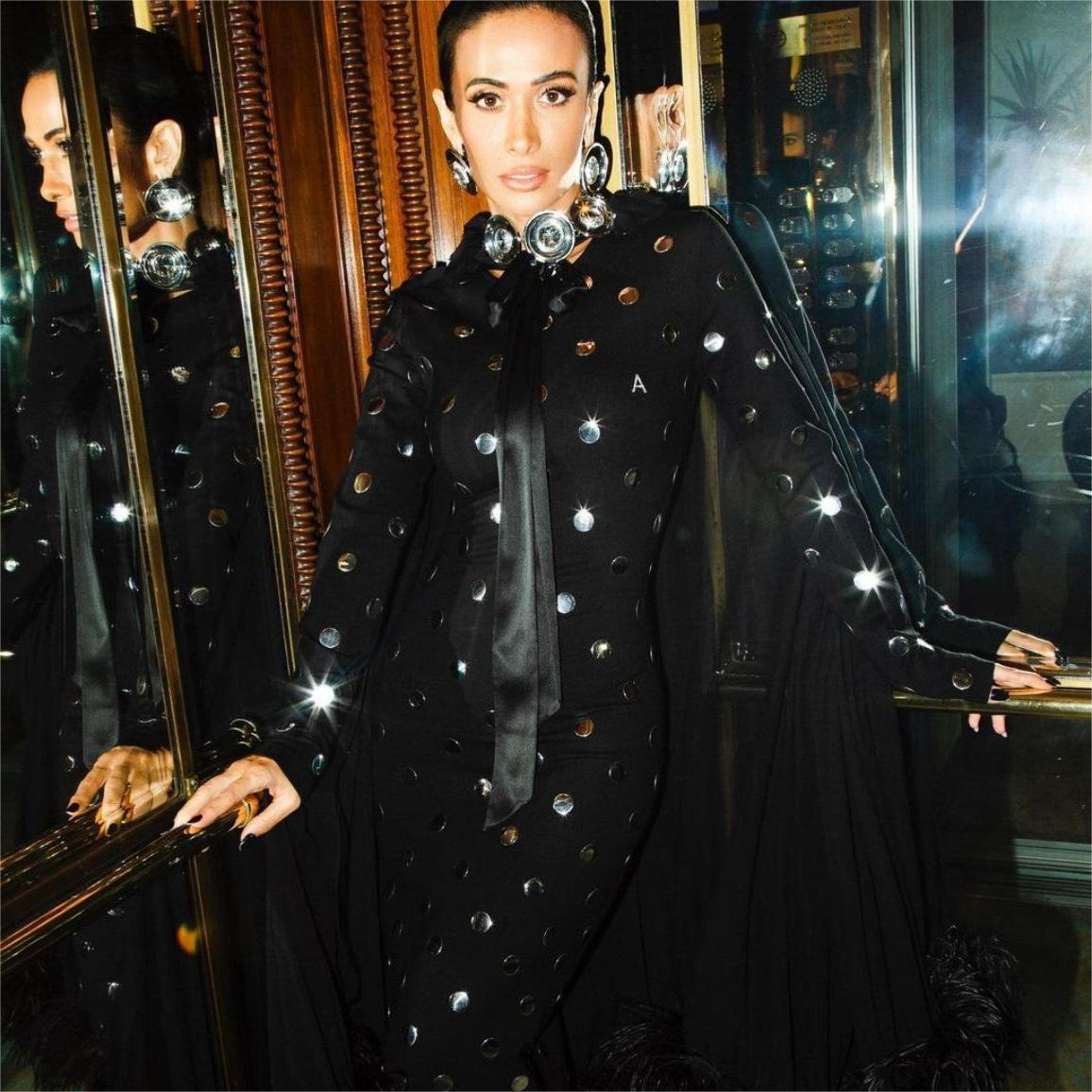 Robe longue à manches longues en coton et lin noir avec rivets pour femme