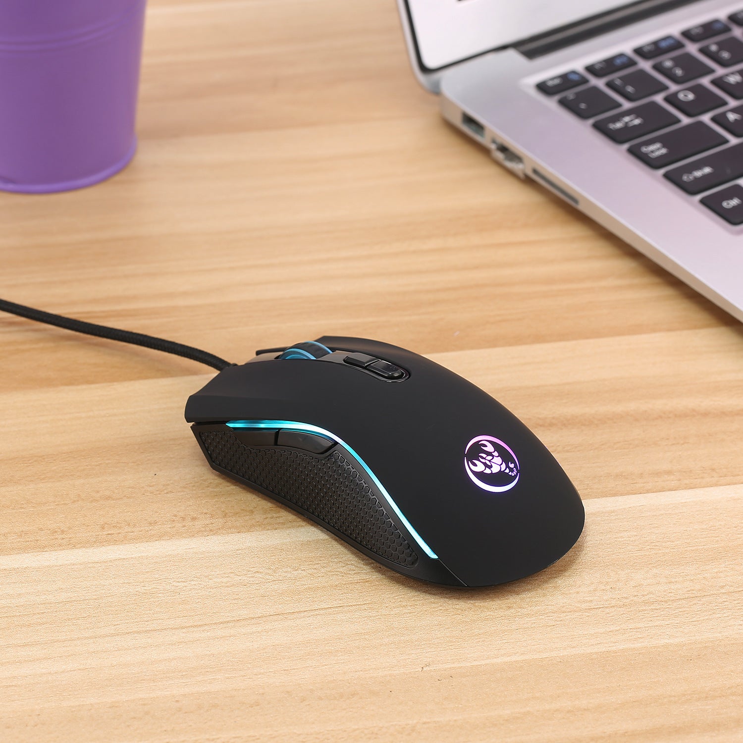 لوحة مفاتيح ألعاب سلكية USB بإضاءة ملونة ومفاتيح عائمة