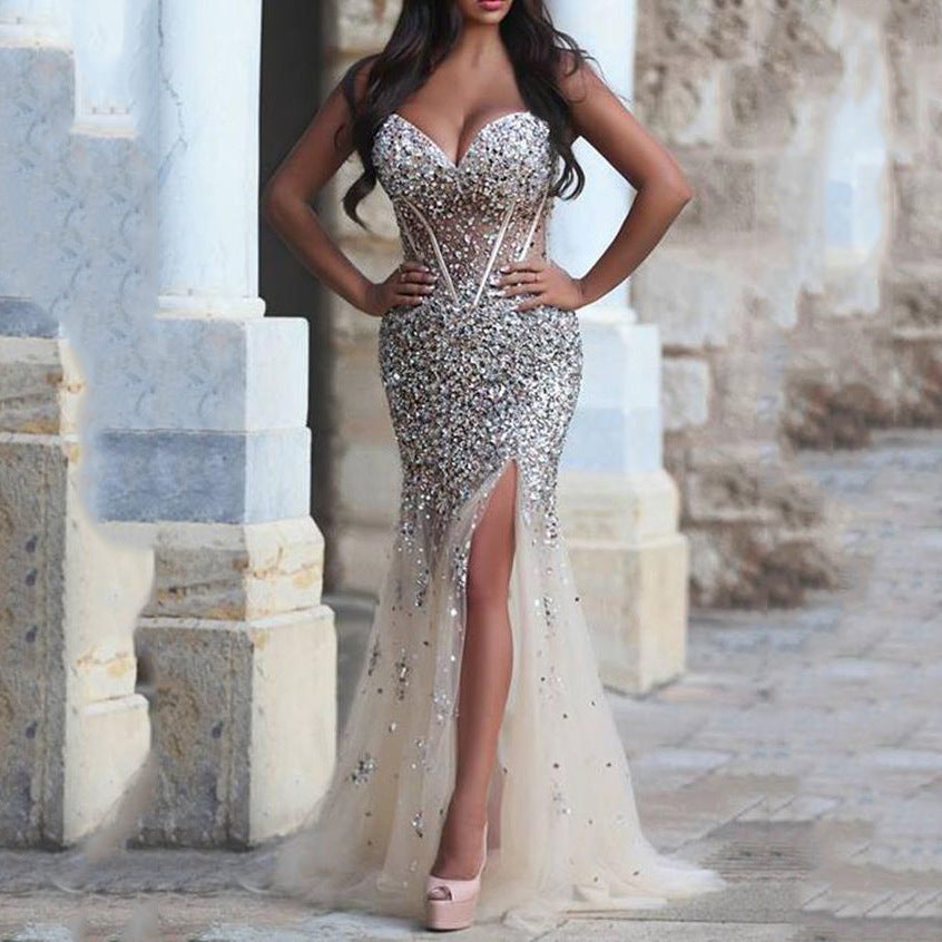 Robe longue vaporeuse sans manches col en V fendue dorée