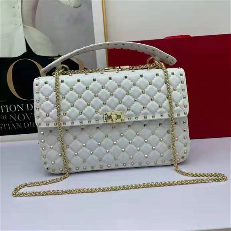 Sac carré en peau de mouton clouté de diamants pour femme