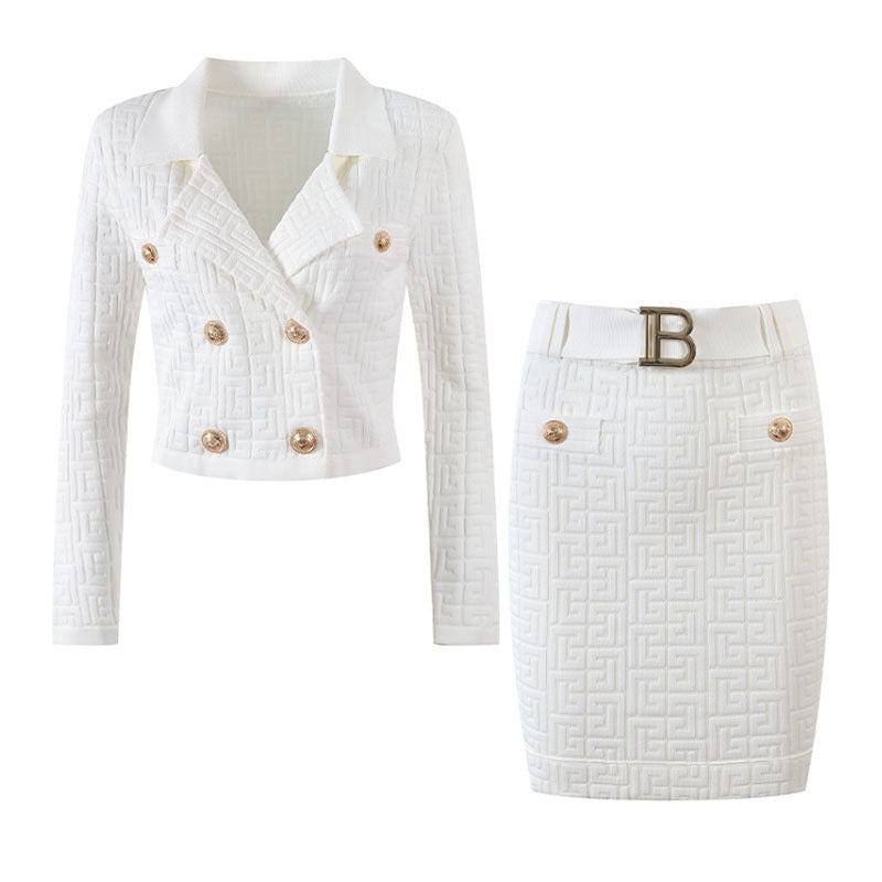 Tailleur jupe deux pièces style classique avec boucle B dorée