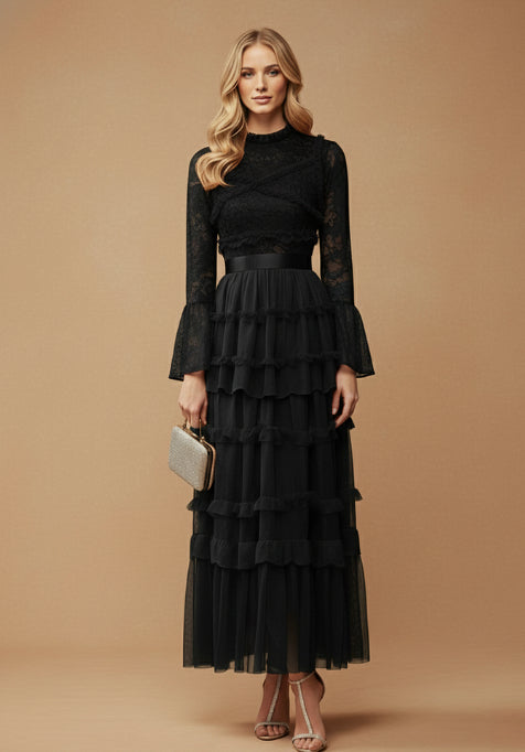 Robe en dentelle rouge brodée