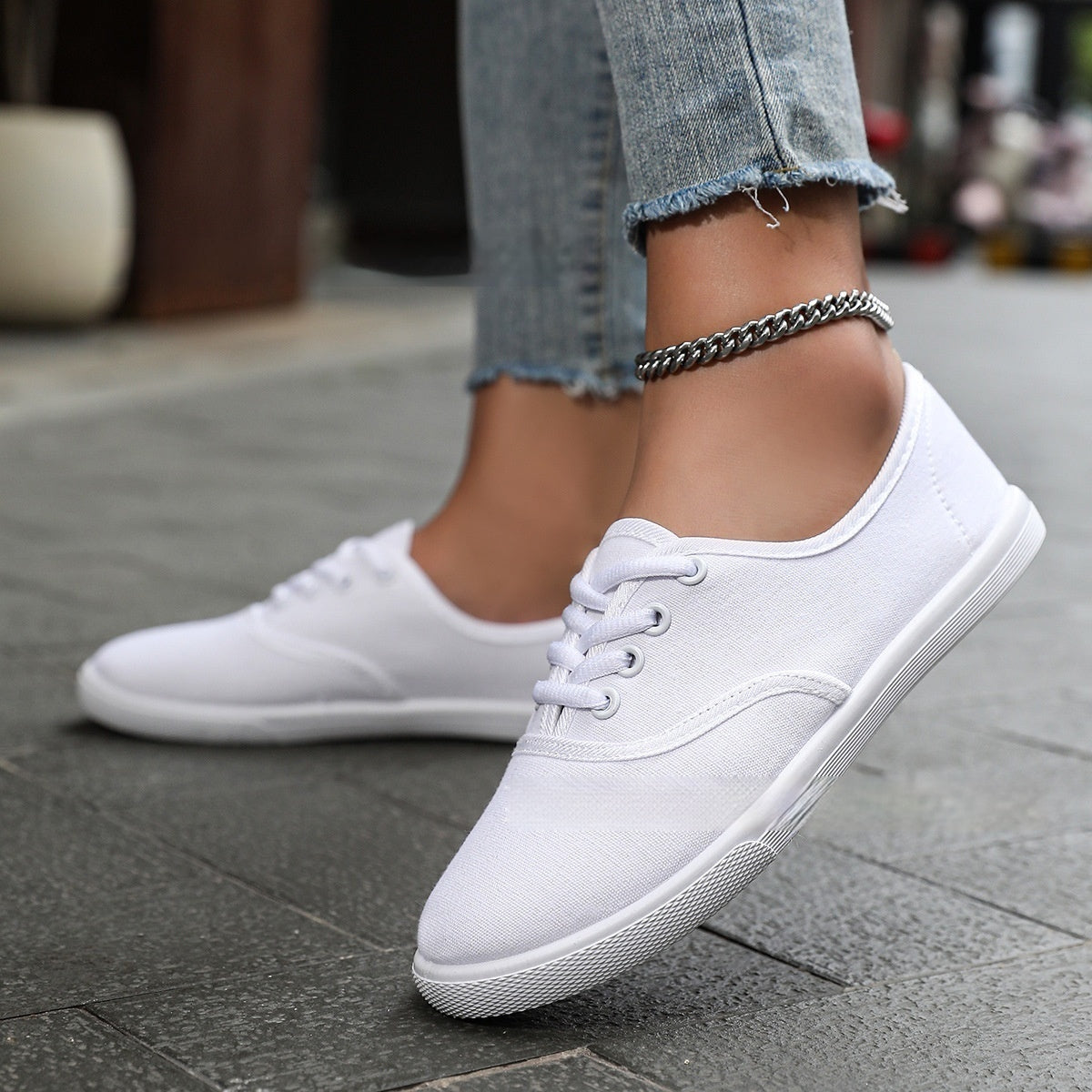 Baskets basses en toile blanche pour femme à talon plat