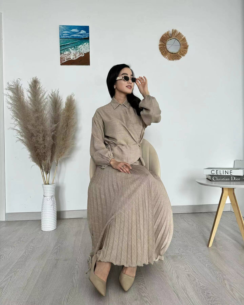 Ensemble élégant jupe plissée et haut noué pour femme en bleu, violet, camel