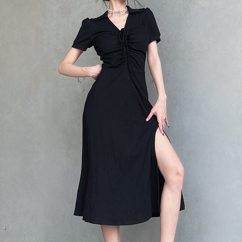 Robe noire plissée en coton avec col en V