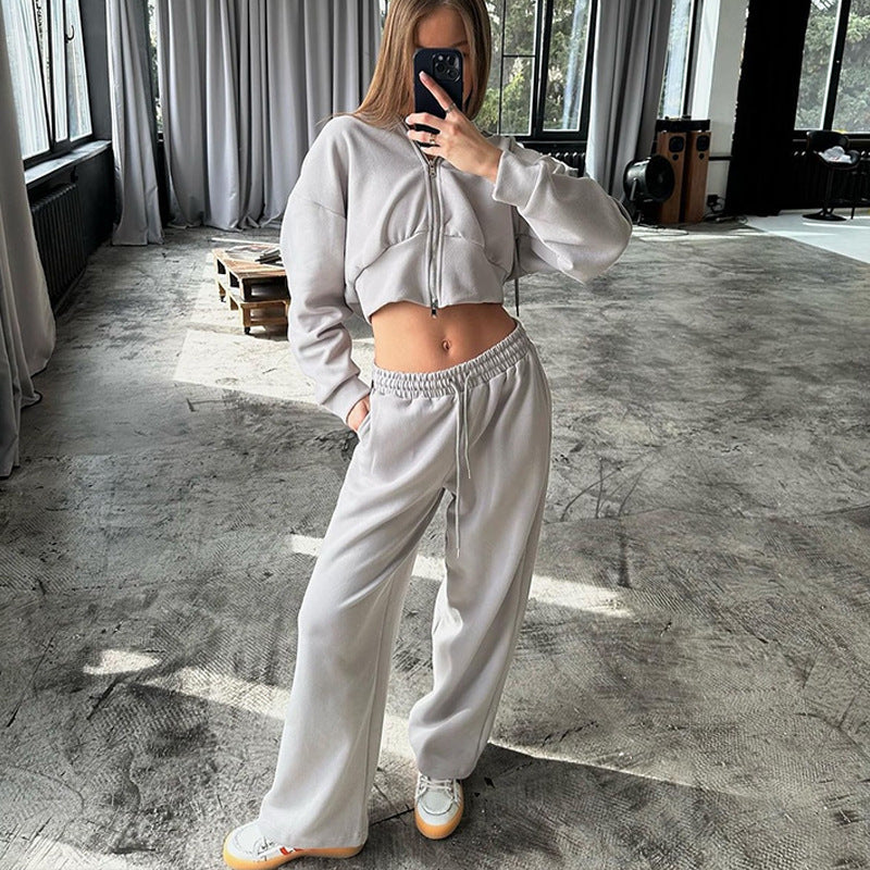 Ensemble deux pièces : sweat à capuche zippé à manches longues et pantalon court lacé