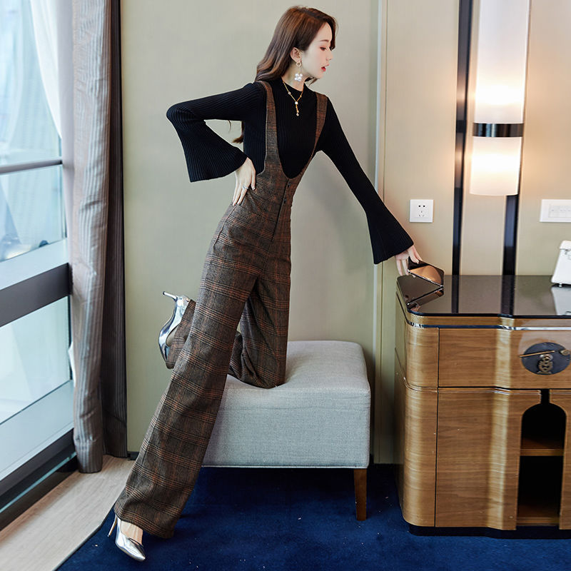 Wide-leg Pants Wear A Lightly Cooked Jumpsuit