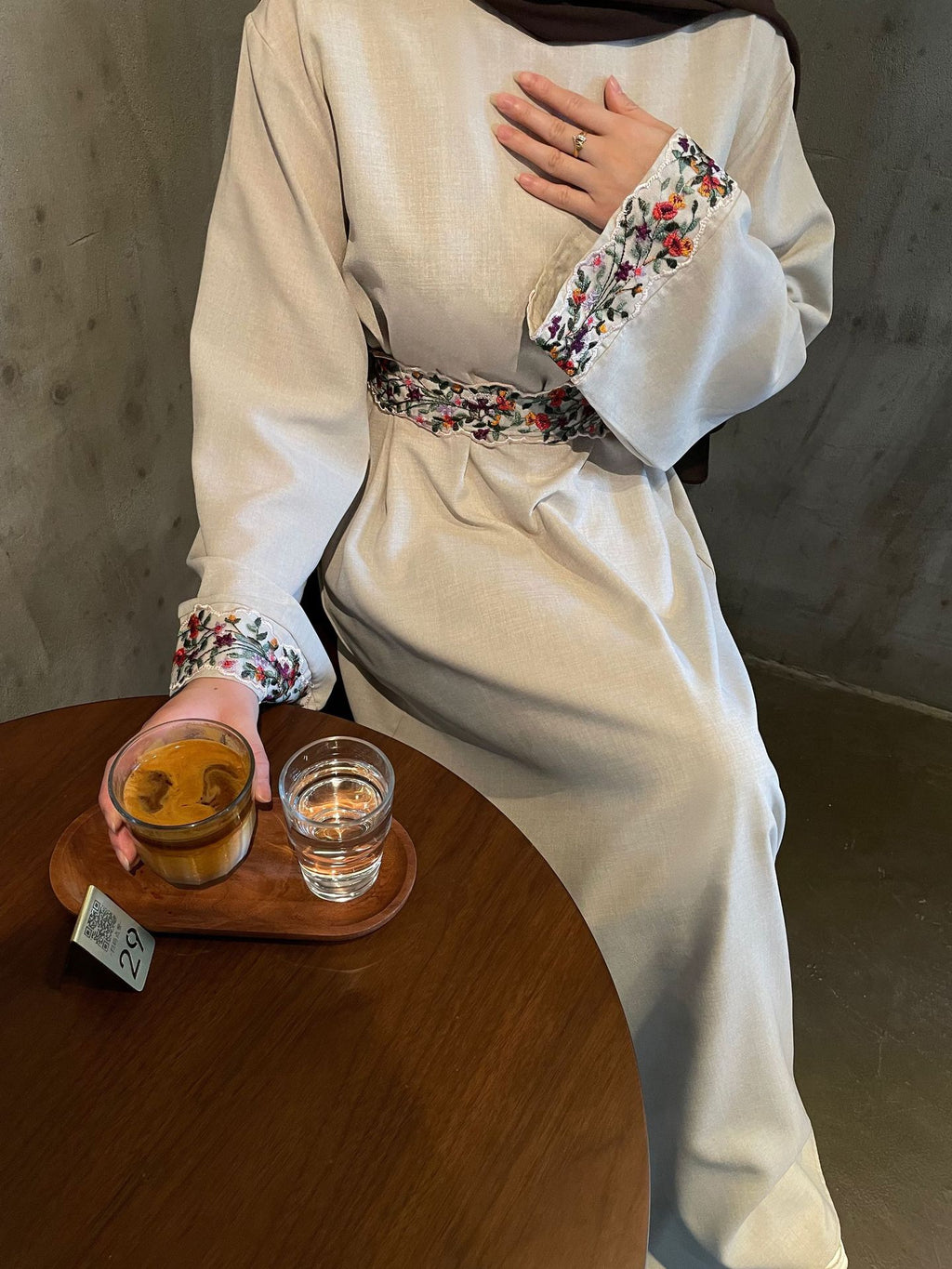 Robe musulmane brodée à manches longues en polyester abricot