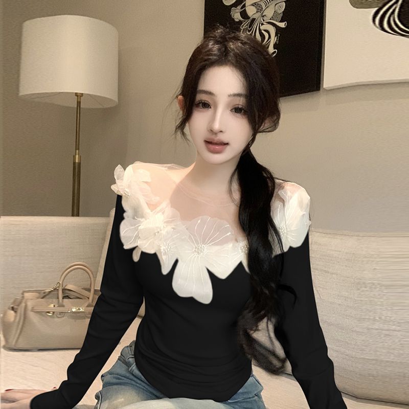 تيشيرت نسائي أنيق مزين بالدانتيل بنقشة زهور، بقصة ضيقة