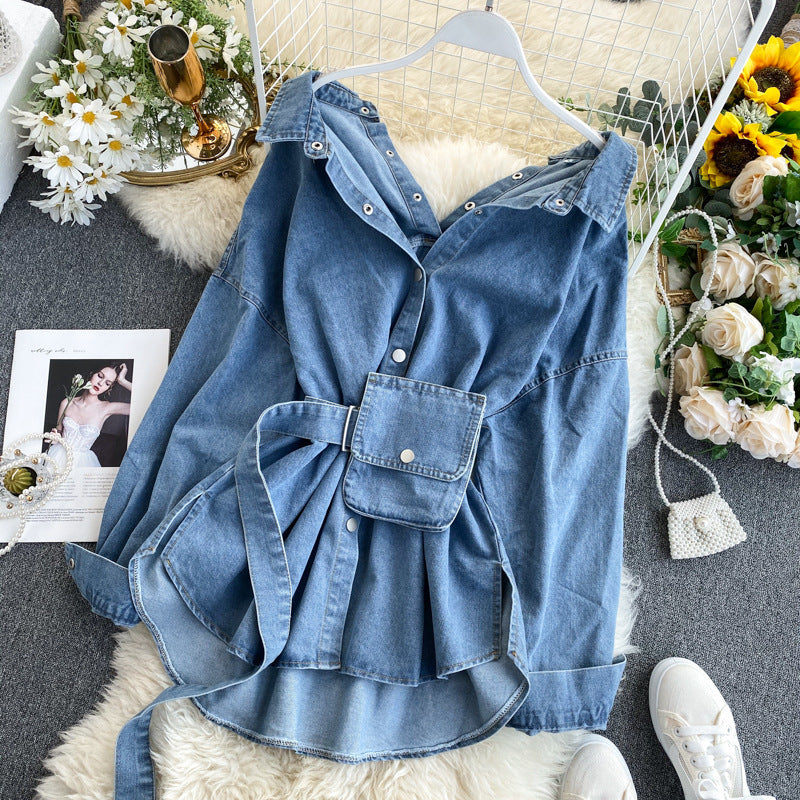 Cardigan en jean, haut dos nu et chemise à nouer à la taille, noir et bleu