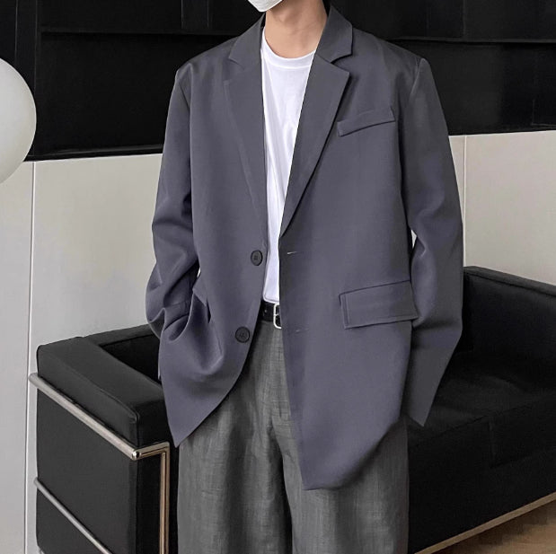 جاكيت بدلة رجالي كاجوال مناسب لفصلي الربيع والخريف، مزود بأكتاف مبطنة بتصميم عصري.