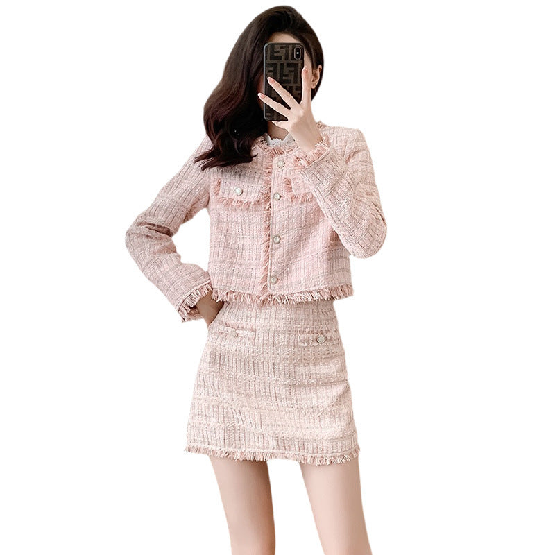 Ensemble jupe courte en tweed de polyester rose avec manteau à pampilles