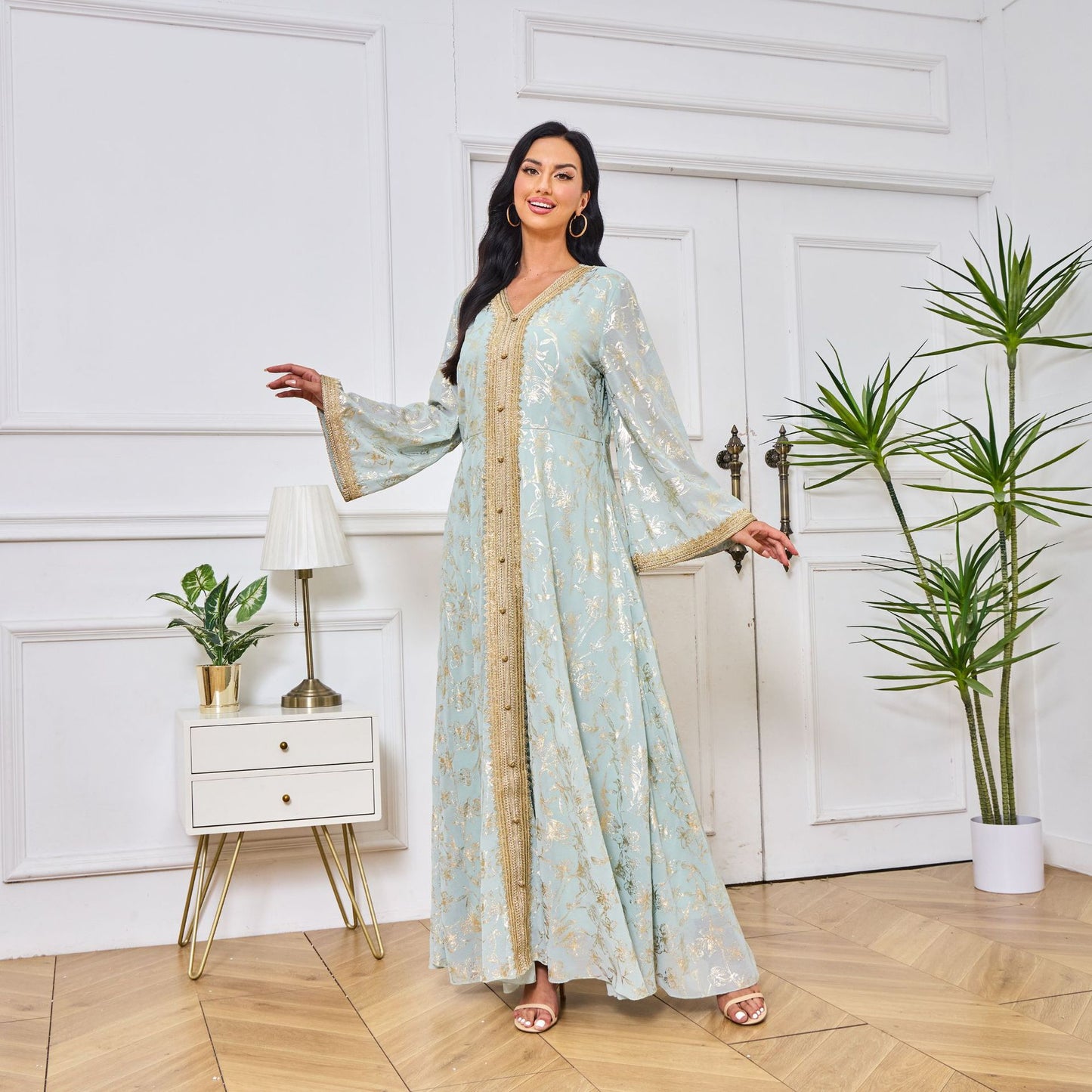 Robe de soirée arabe à bas ornée de fleurs et de bronzer