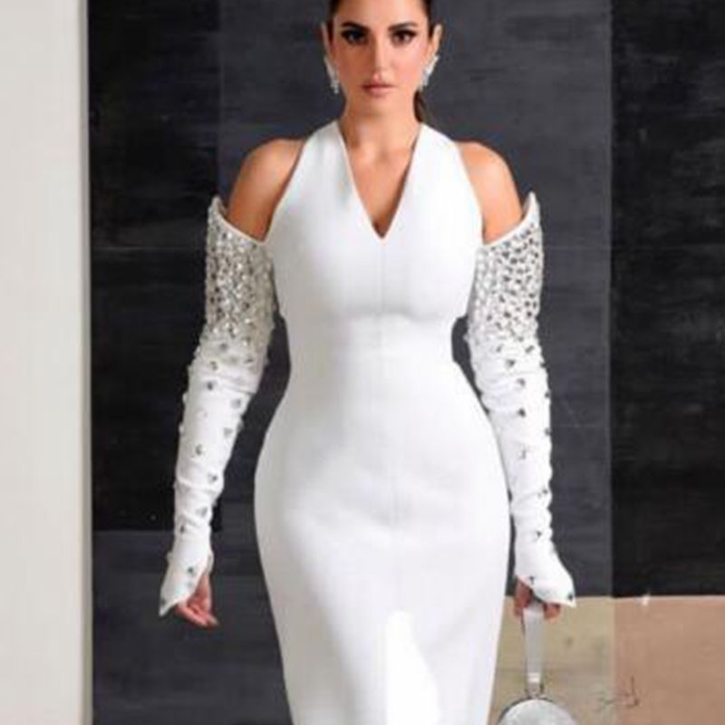 Robe ajustée en V pour femmes avec clous en strass