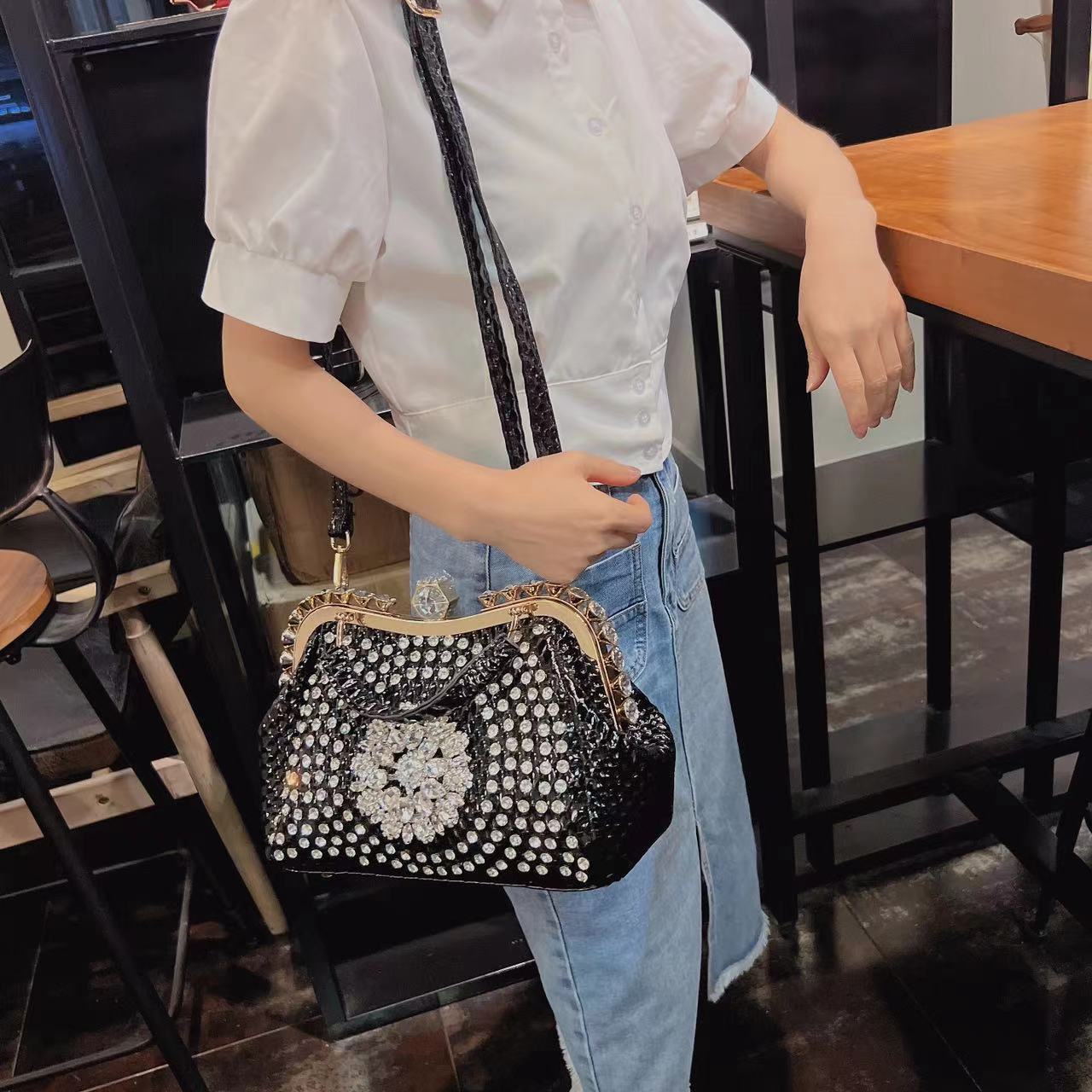 Large Capacity Diamond Inlaid Crossbody Handbag