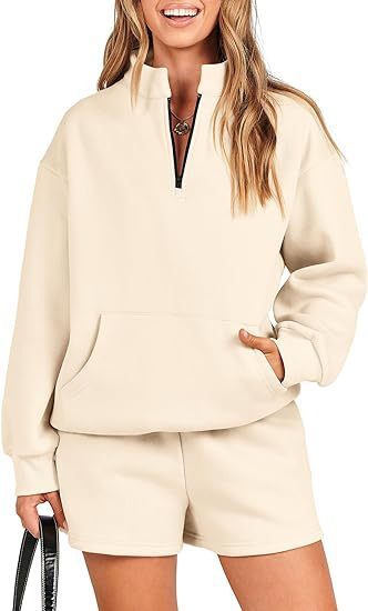 Ensemble deux pièces femme : sweat à capuche et short avec poches