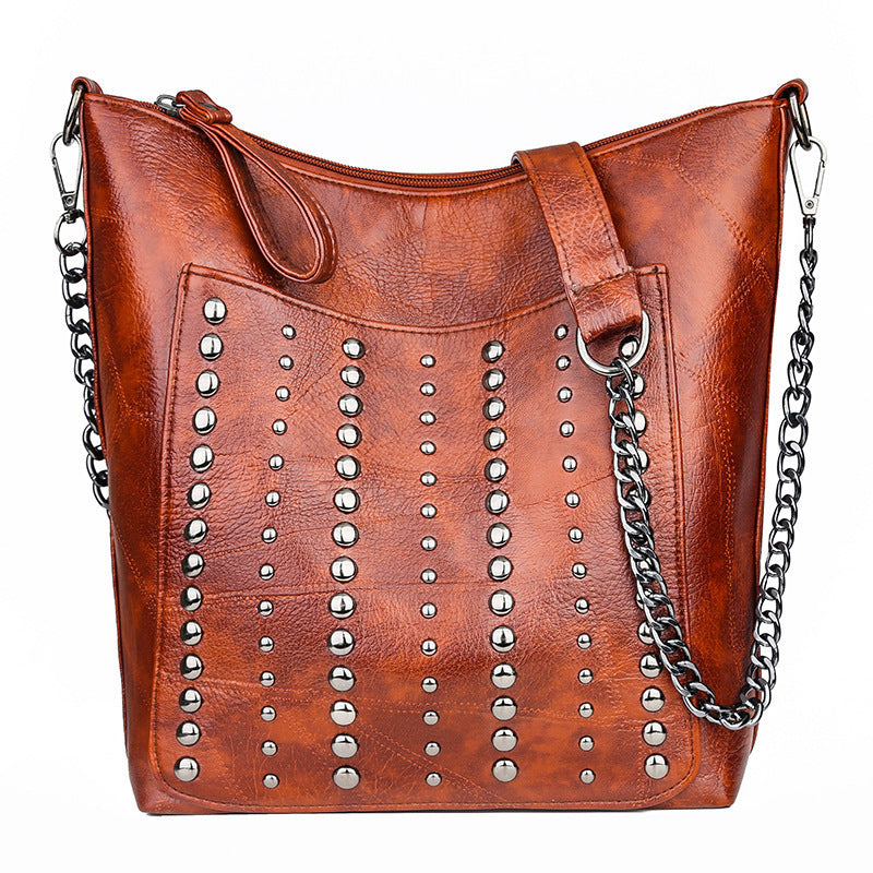 Sac bandoulière souple en cuir clouté grande capacité