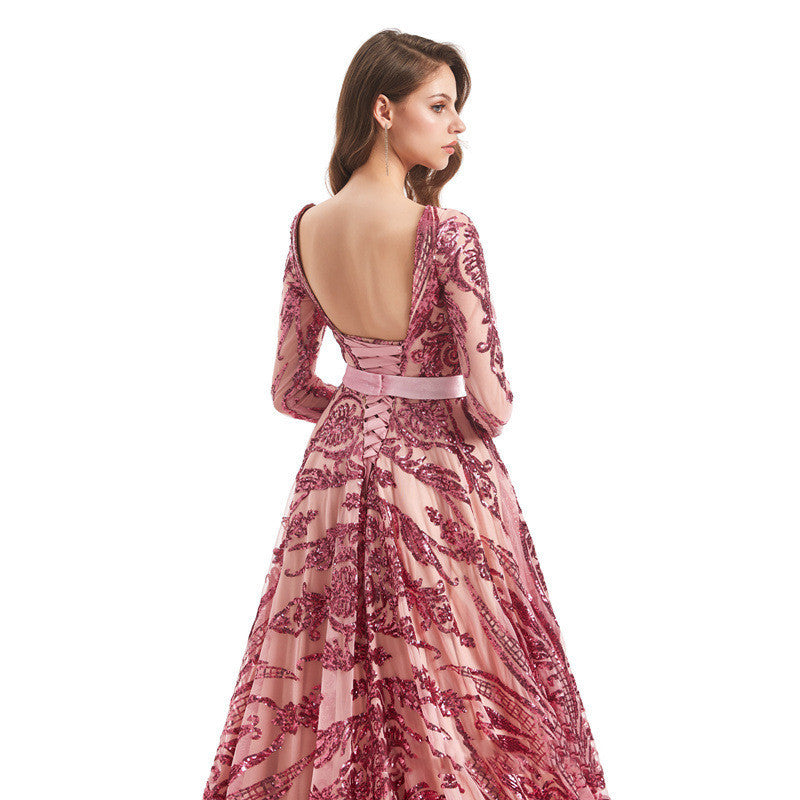Robe femme élégante à broderies de paillettes, style travail soigné