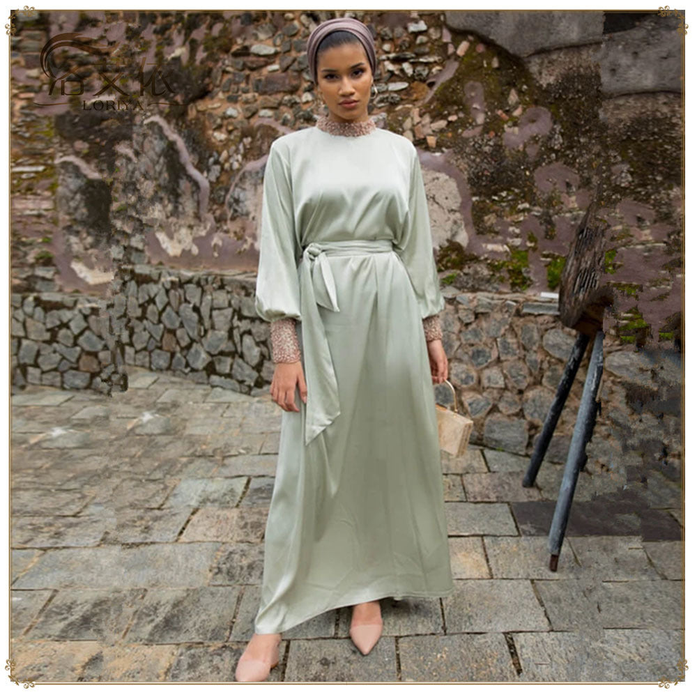 Robe Musulmane en Soie Ornée de Perles et Dentelle Vintage Douce