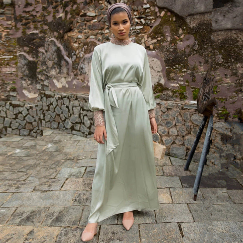Robe Musulmane en Soie Ornée de Perles et Dentelle Vintage Douce