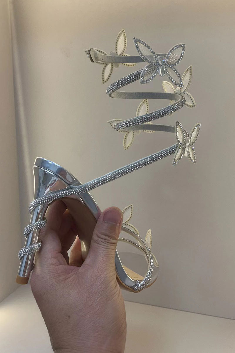 صندل روماني بكعب ستيليتو مزين بزهرة مرصعة بأحجار الراين على شكل ثعبان وفراشة