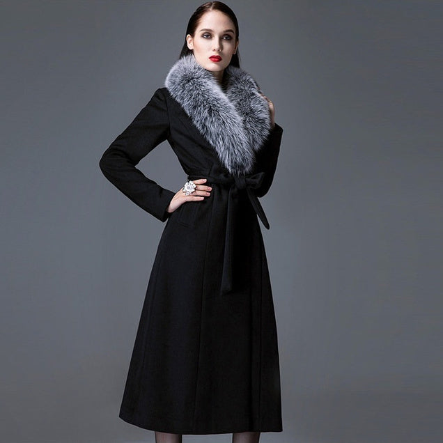 Manteau long en laine noire avec col en vraie fourrure de renard, taille super longue