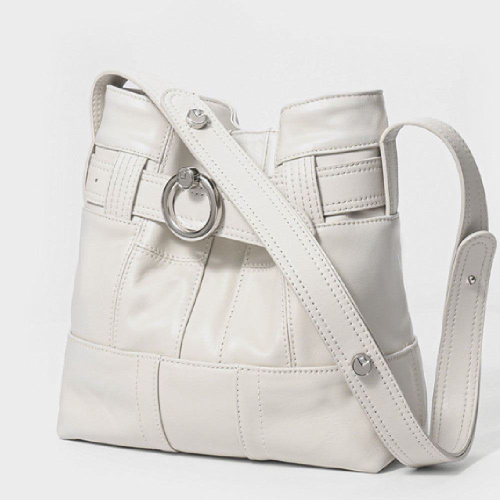 Sac bandoulière en cuir de vachette beige avec surpiqûres