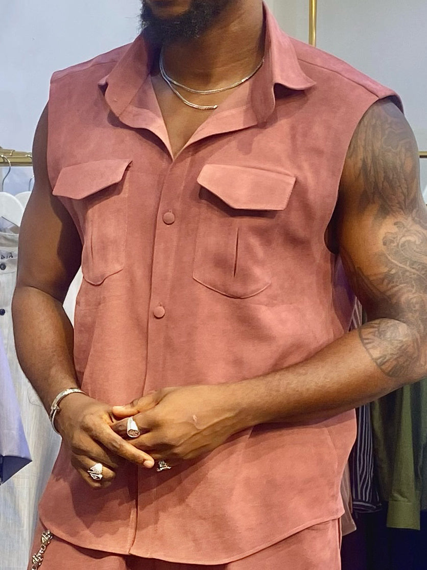 Ensemble chemise sans manches boutonnée et pantalon cargo