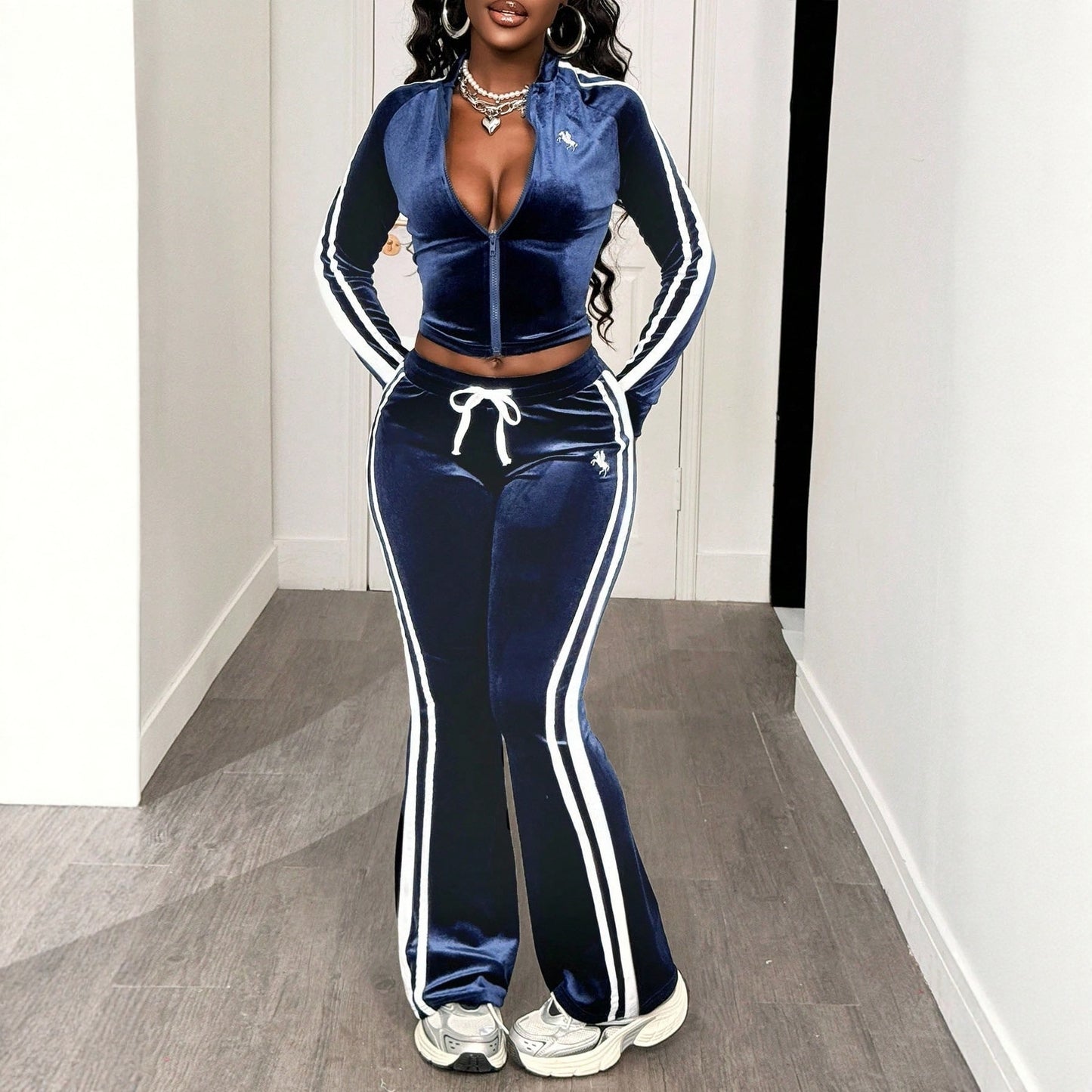 طقم رياضي متعدد الاستخدامات مكون من جاكيت مخطط بأكمام طويلة وبنطال برباط