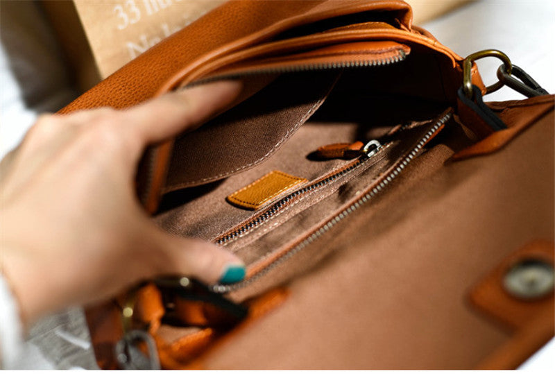 Sac à bandoulière neutre en cuir de vachette avec fermeture éclair