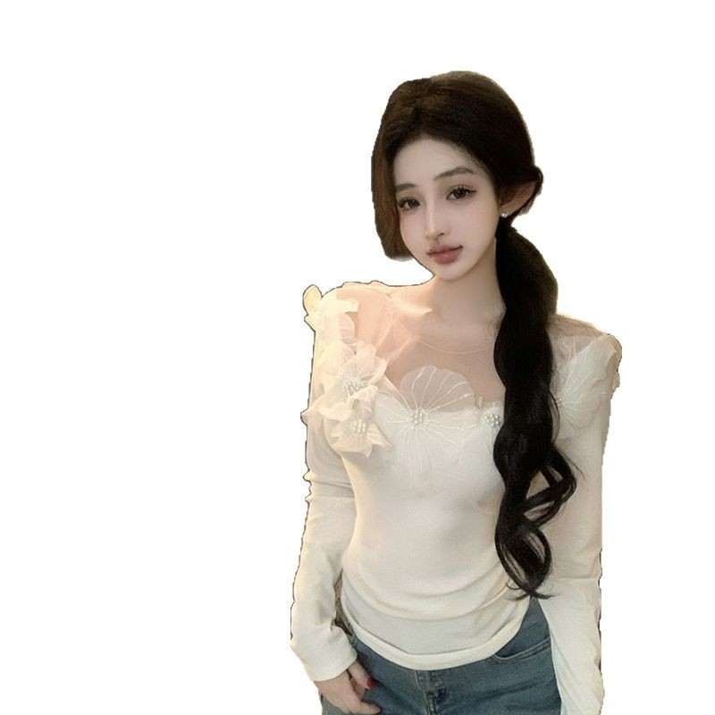 تيشيرت نسائي أنيق مزين بالدانتيل بنقشة زهور، بقصة ضيقة