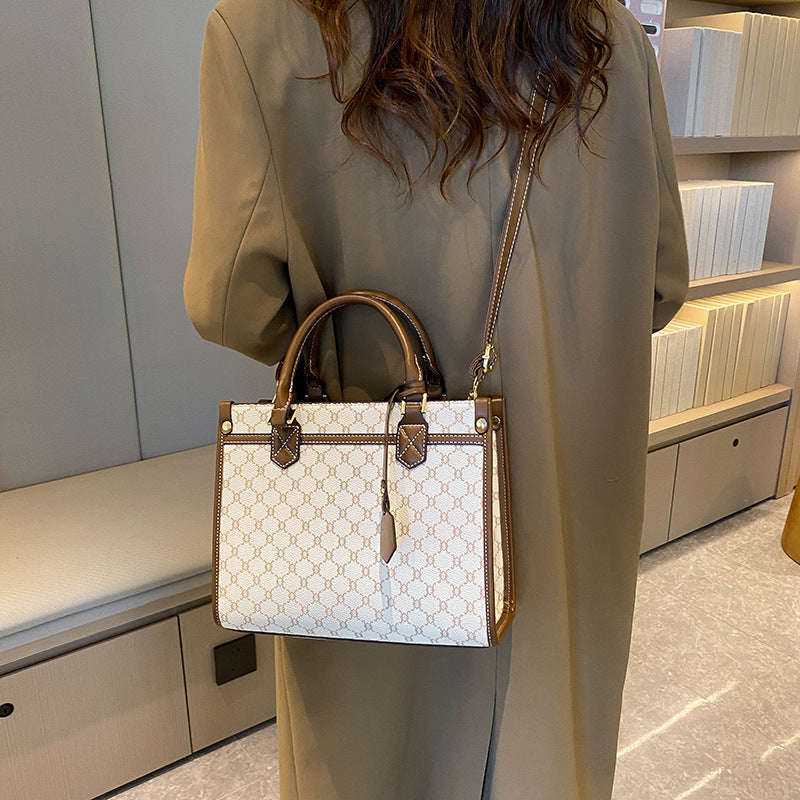 Fashion Chain Shoulder Bag with Large Capacity