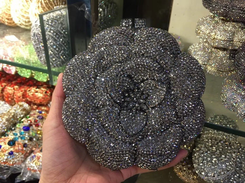Sac de soirée rigide rond en métal rose pour femmes