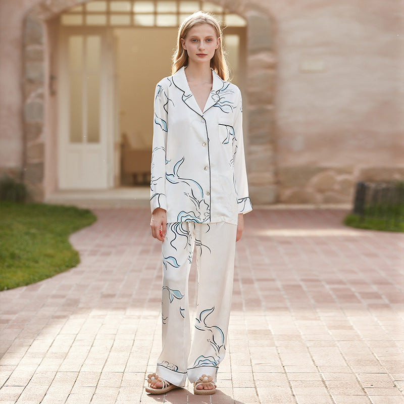 Pyjama en soie glacée imprimée, style français senior, idéal pour les vêtements d'extérieur.
