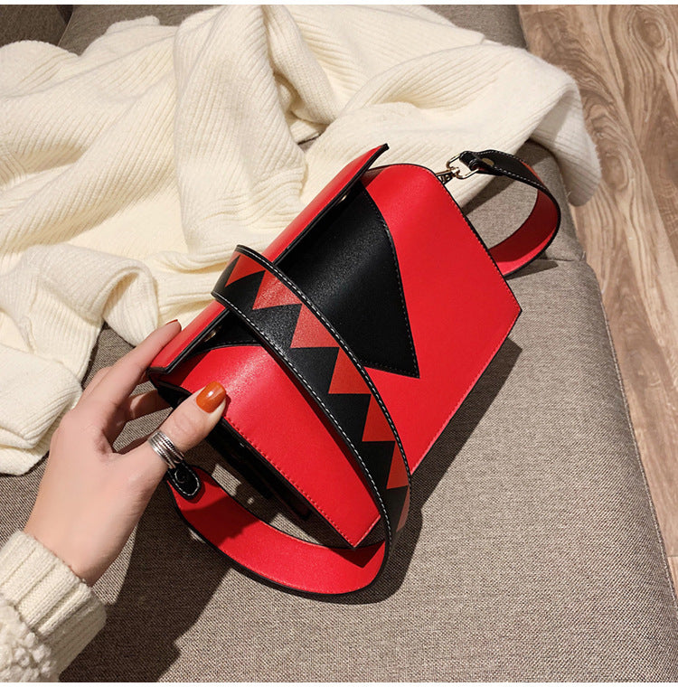 Triangle Shoulder Bag 20cm Square Crossbody with Magnetic Buckle and PU Lining