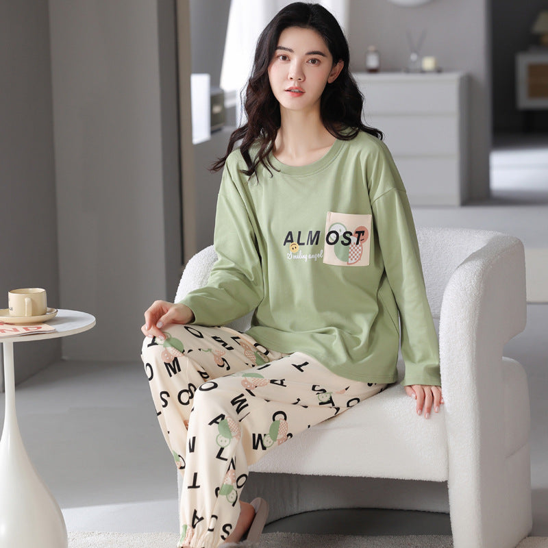 Ensemble pyjama femme doux et minimaliste pour le printemps et l'automne