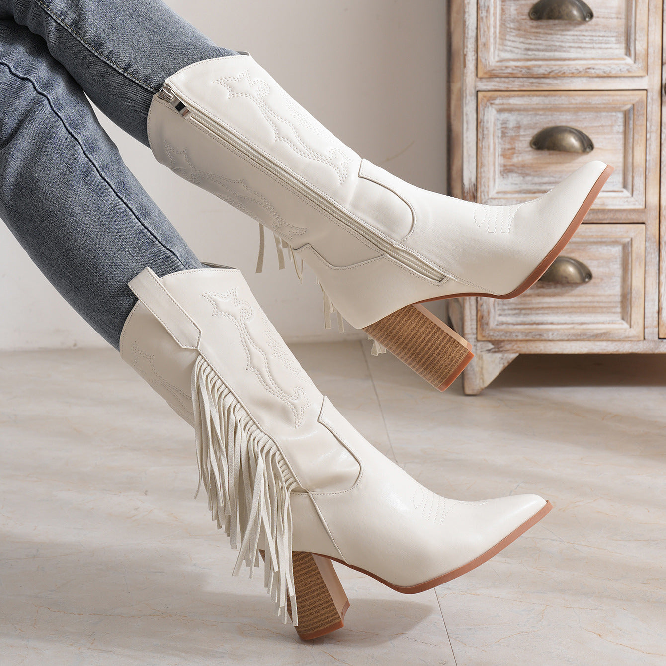 Bottes de cowboy western blanches brodées à pampilles, talon épais mi-mollet