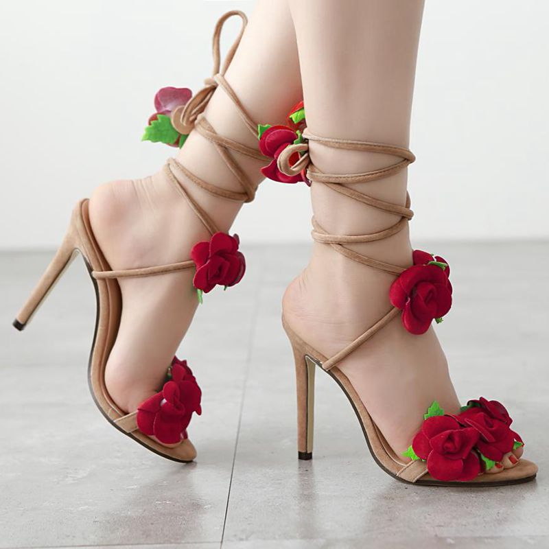 Sandales à talon aiguille laçées en dentelle rose abricot