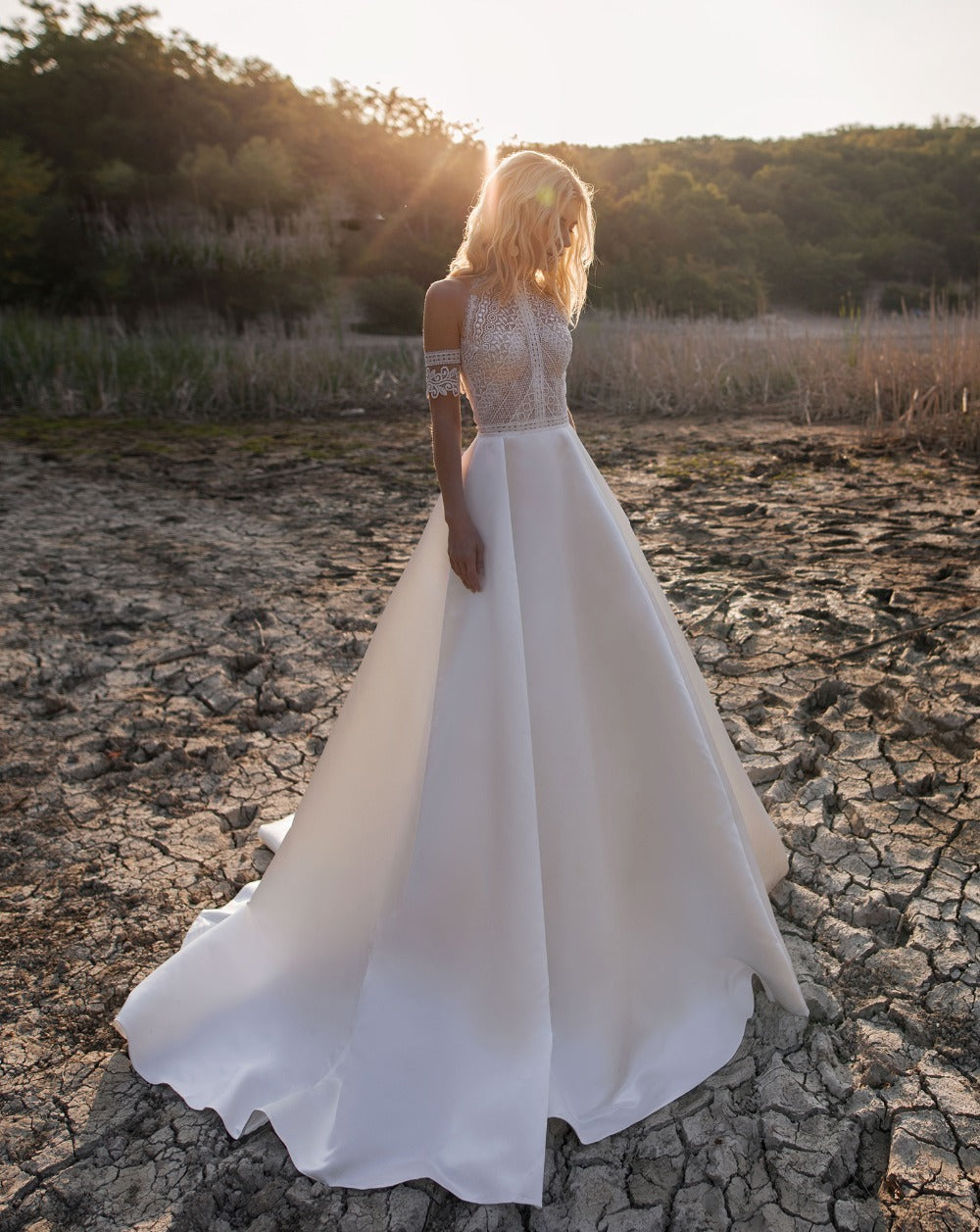 Robe de mariée vintage en satin et dentelle, style rétro Mori, jupe trapèze