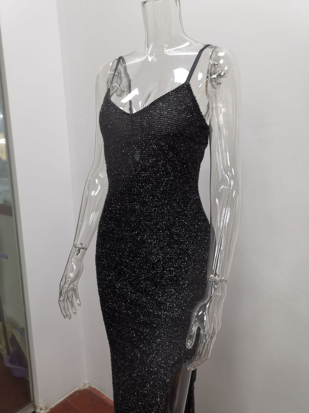 Robe longue sans manches dorée fendue à taille haute pour femme