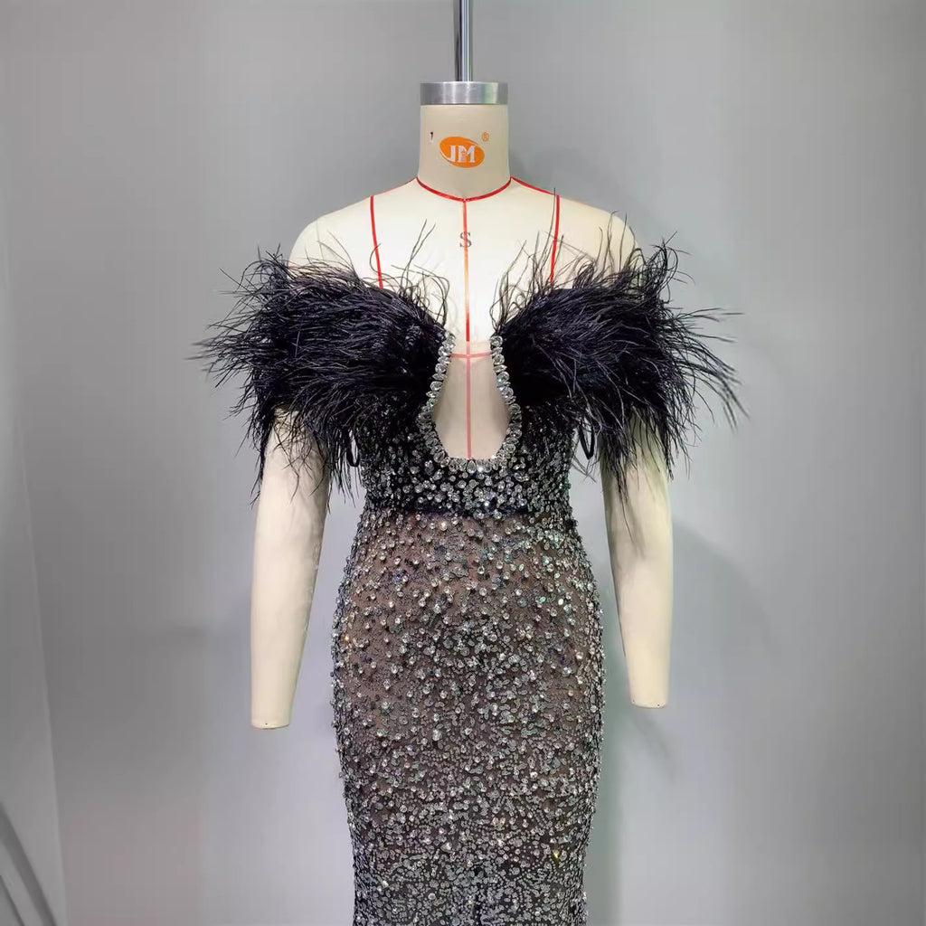 Robe Tube Col V Pailletée Luxe Plumes Strass Noire Taille Haute