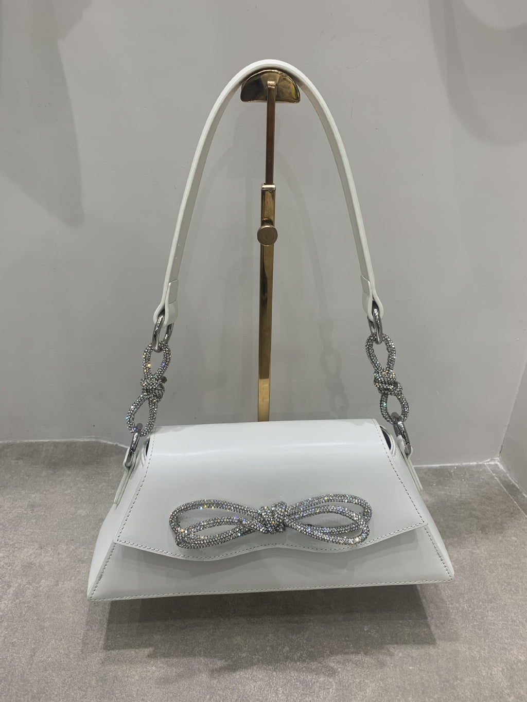 Leather Luxury Bow Buckle Shoulder Bag with Flip Design